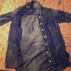 Half sleeved shirt long in the back only wore 1